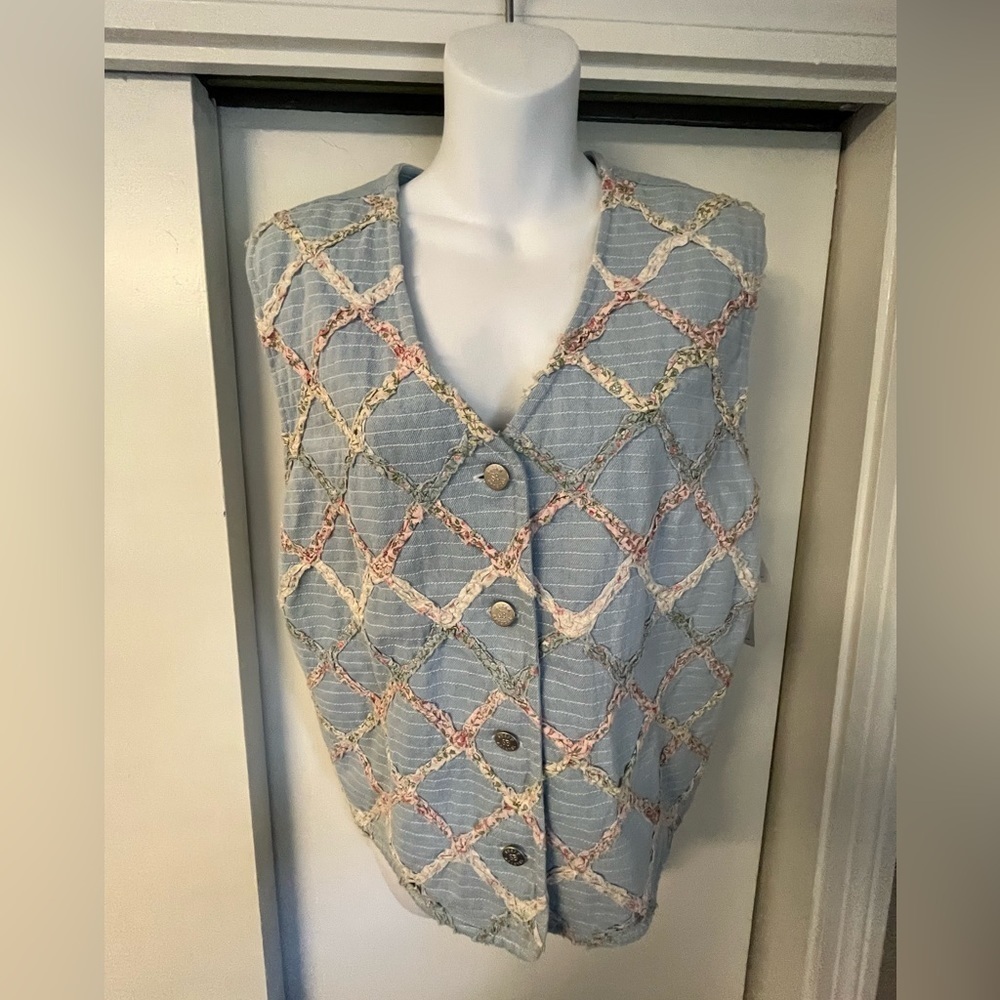 Vintage Light Blue Crochet-Detail Quilted Vest - Picture 3 of 11